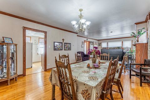 Tiny photo for 7533 N Ridge Boulevard, Chicago, IL 60645 (MLS # 12601487)