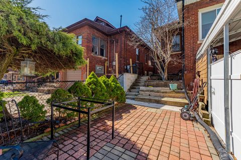 Tiny photo for 7533 N Ridge Boulevard, Chicago, IL 60645 (MLS # 12601487)