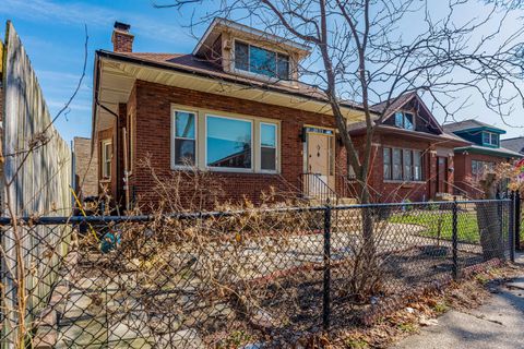 Tiny photo for 7533 N Ridge Boulevard, Chicago, IL 60645 (MLS # 12601487)