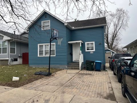 Photo of 913 Superior Street, Aurora, IL 60505 (MLS # 12599288)