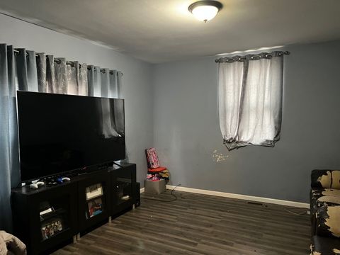 Tiny photo for 913 Superior Street, Aurora, IL 60505 (MLS # 12599288)