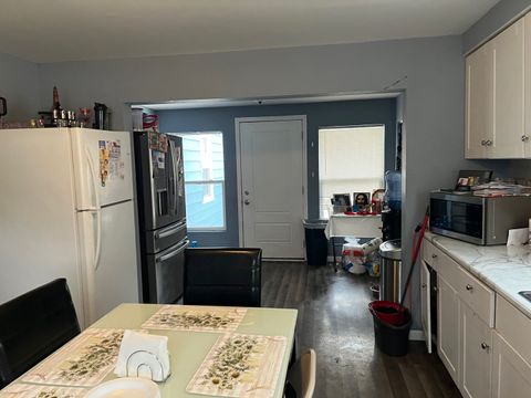 Tiny photo for 913 Superior Street, Aurora, IL 60505 (MLS # 12599288)