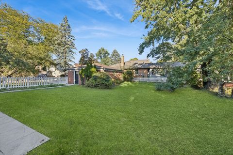 Tiny photo for 176 Riverside Road, Riverside, IL 60546 (MLS # 12493333)