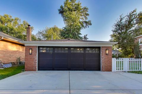 Tiny photo for 176 Riverside Road, Riverside, IL 60546 (MLS # 12493333)