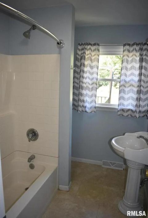 Tiny photo for 5730 GARDNER Expy, Quincy, IL 62305 (MLS # QC4266932)