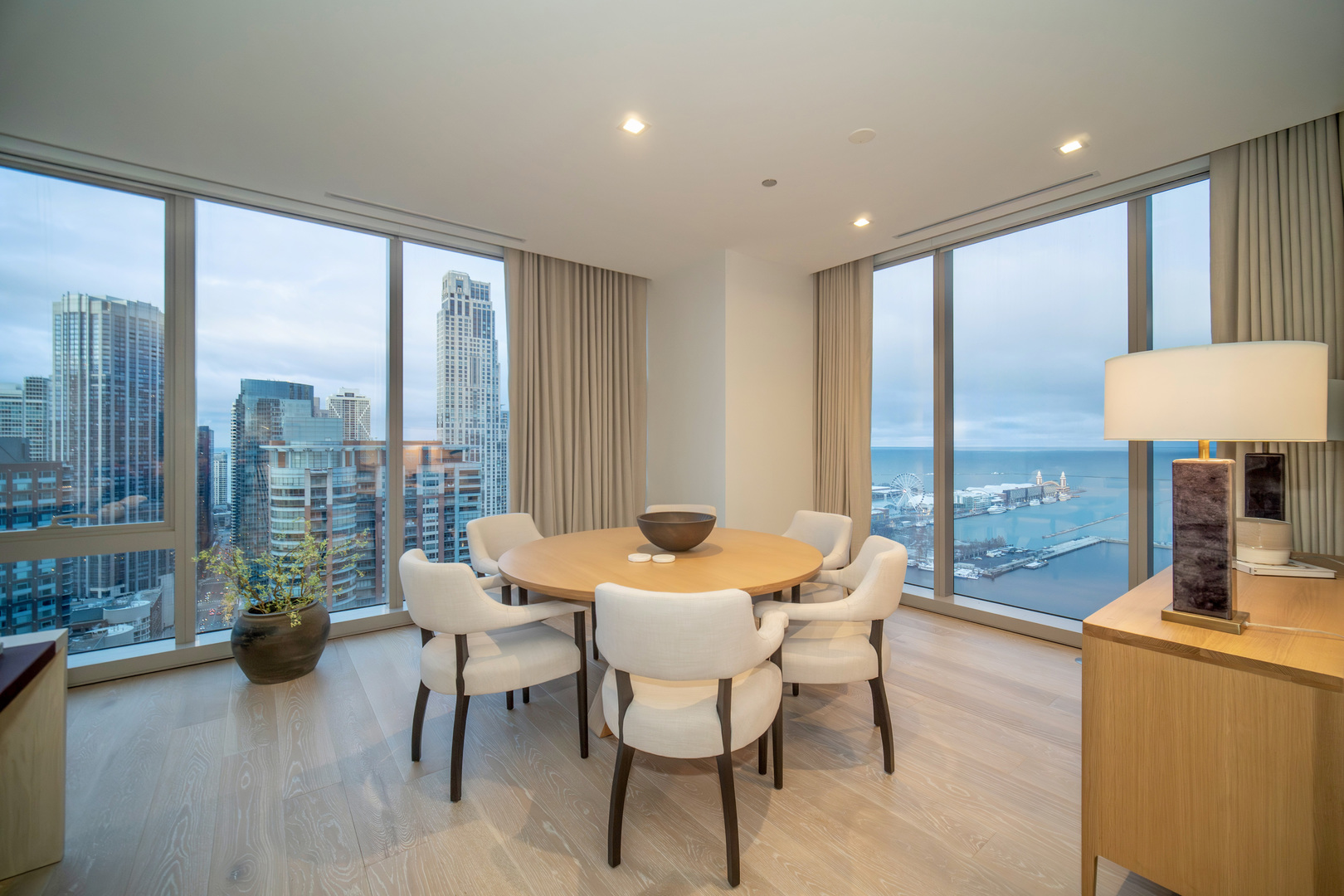 363 E Wacker Drive 2706