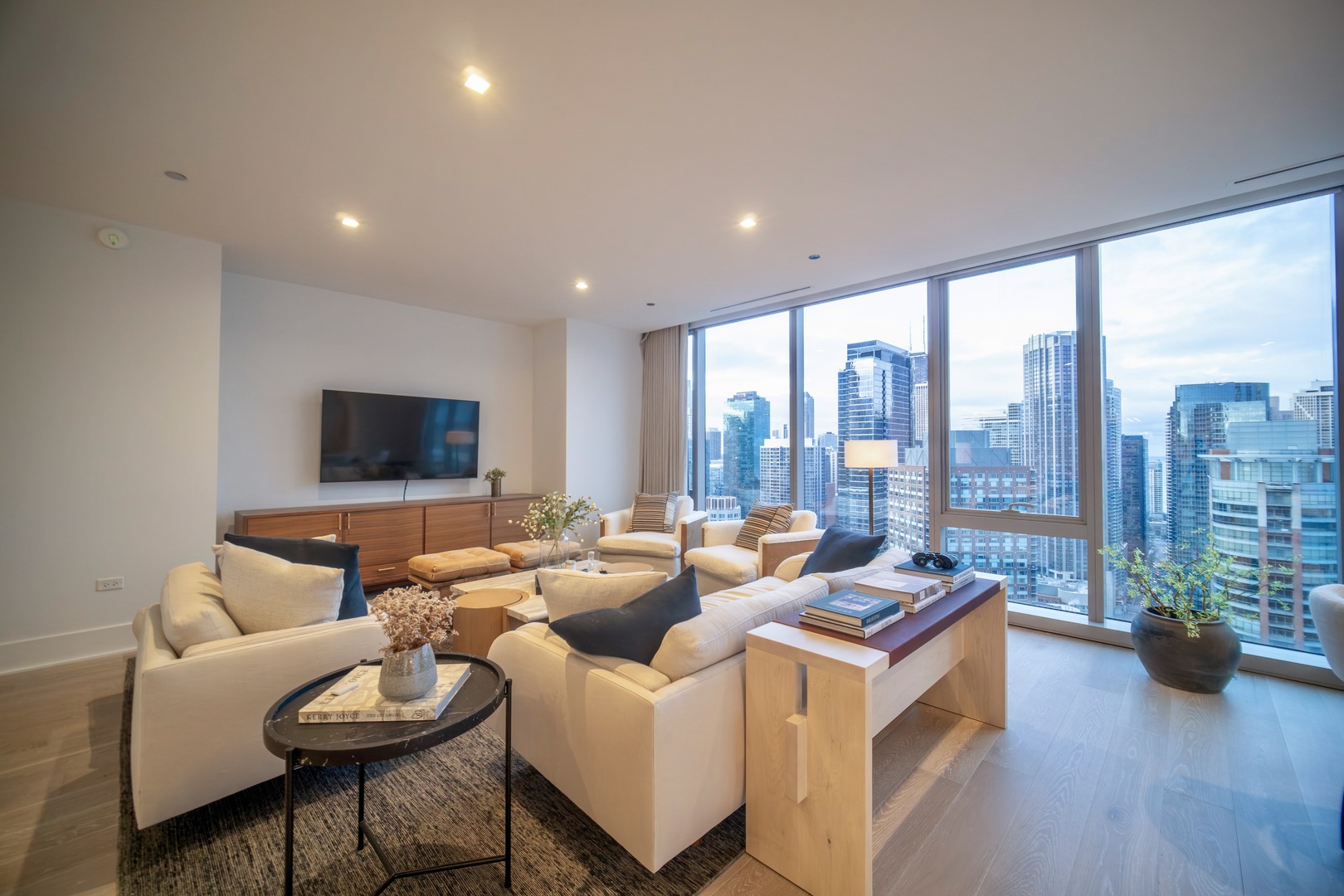 363 E Wacker Drive 2706
