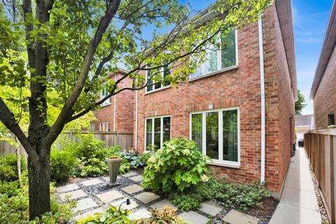 Photo of 1727 W PETERSON Avenue, Chicago, IL 60660 (MLS # 12683182)