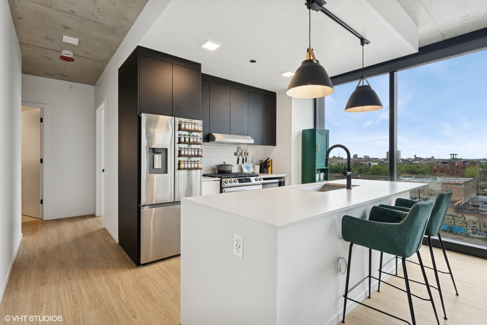 225 N Elizabeth Street 602