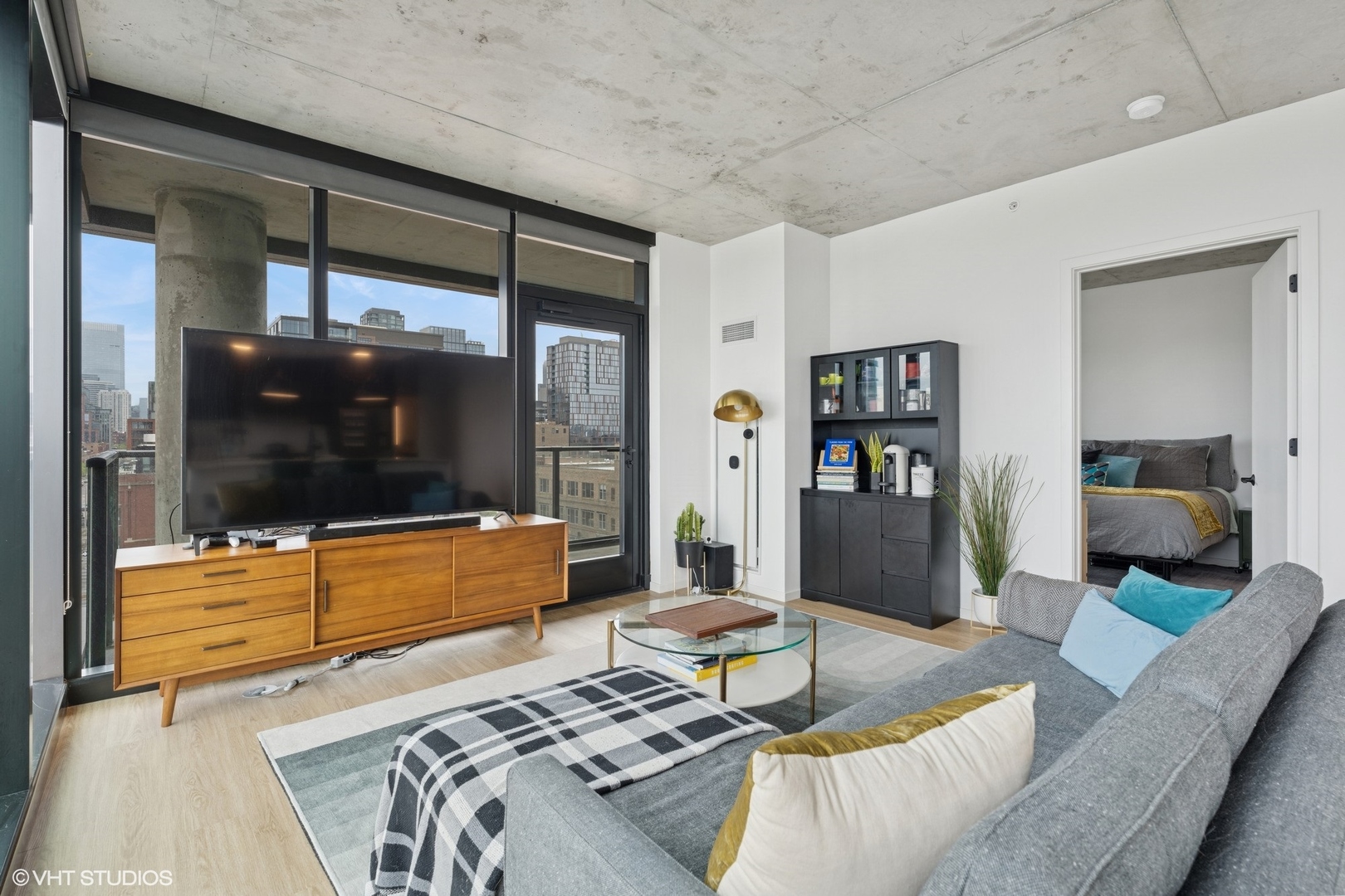 225 N Elizabeth Street 602