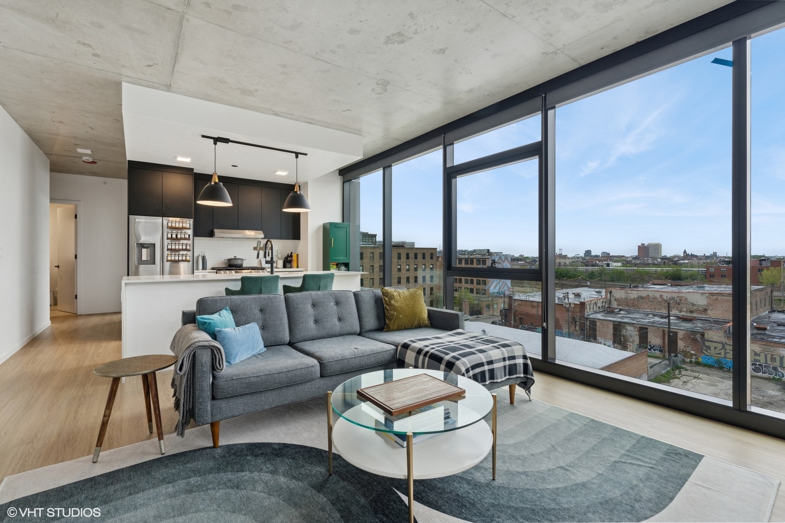 225 N Elizabeth Street 602