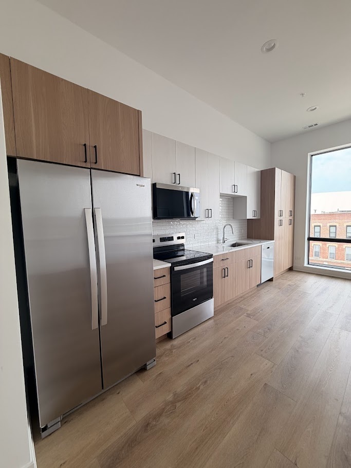 1320 S Ashland Avenue 201
