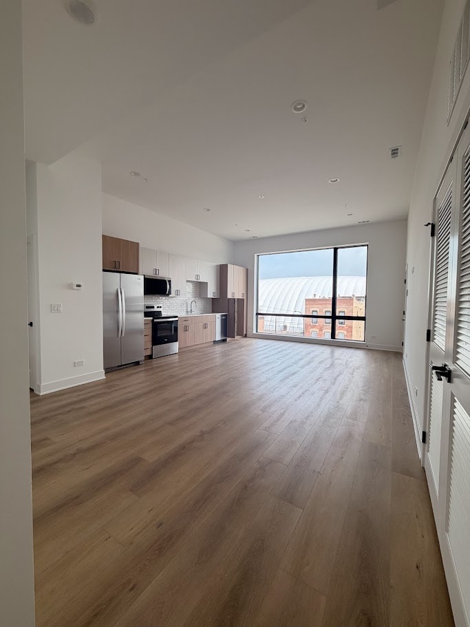 1320 S Ashland Avenue 201