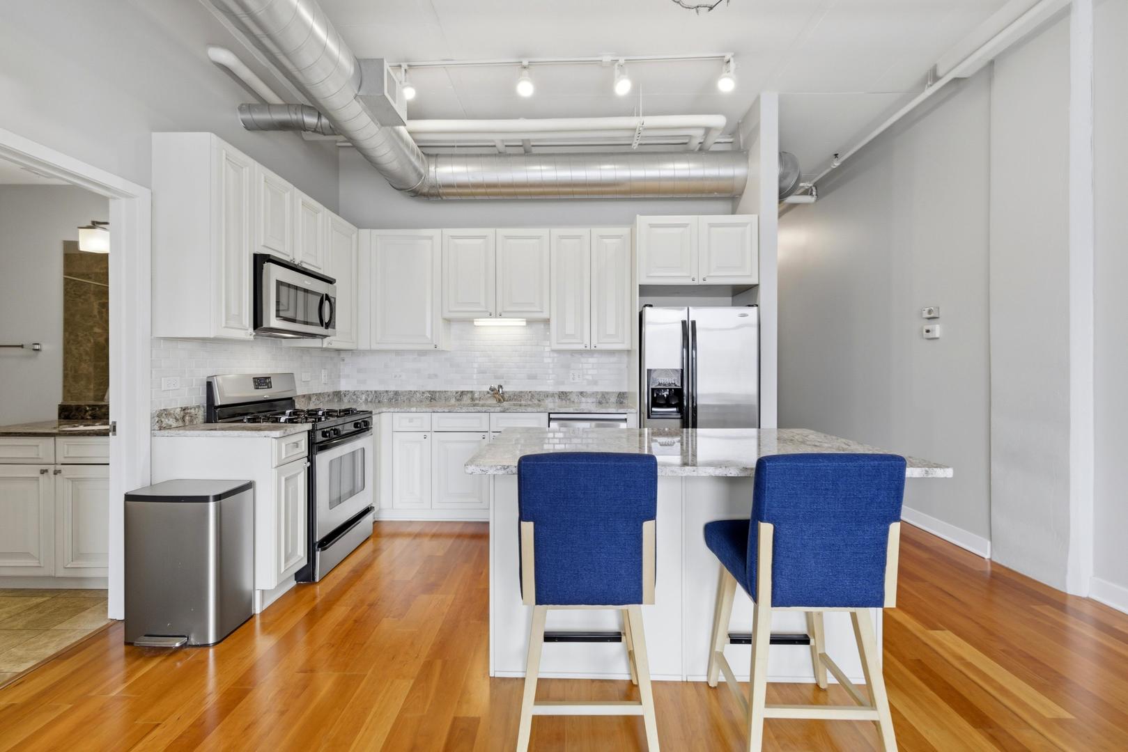 740 W Fulton Street 1303