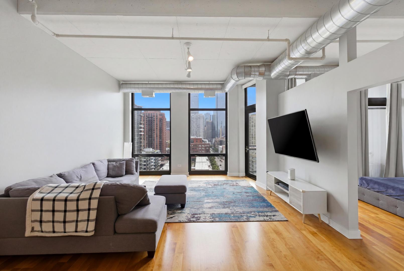 740 W Fulton Street 1303
