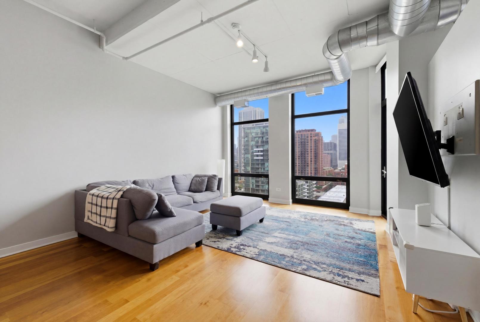 740 W Fulton Street 1303