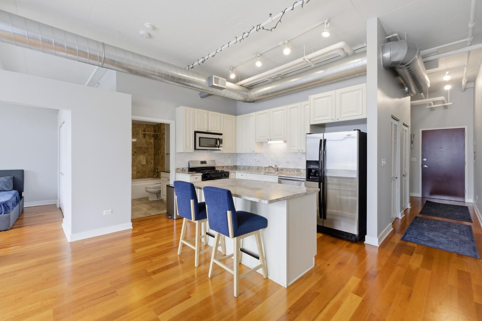 740 W Fulton Street 1303