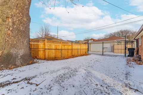 Tiny photo for 7715 S Oglesby Avenue, Chicago, IL 60649 (MLS # 12535107)