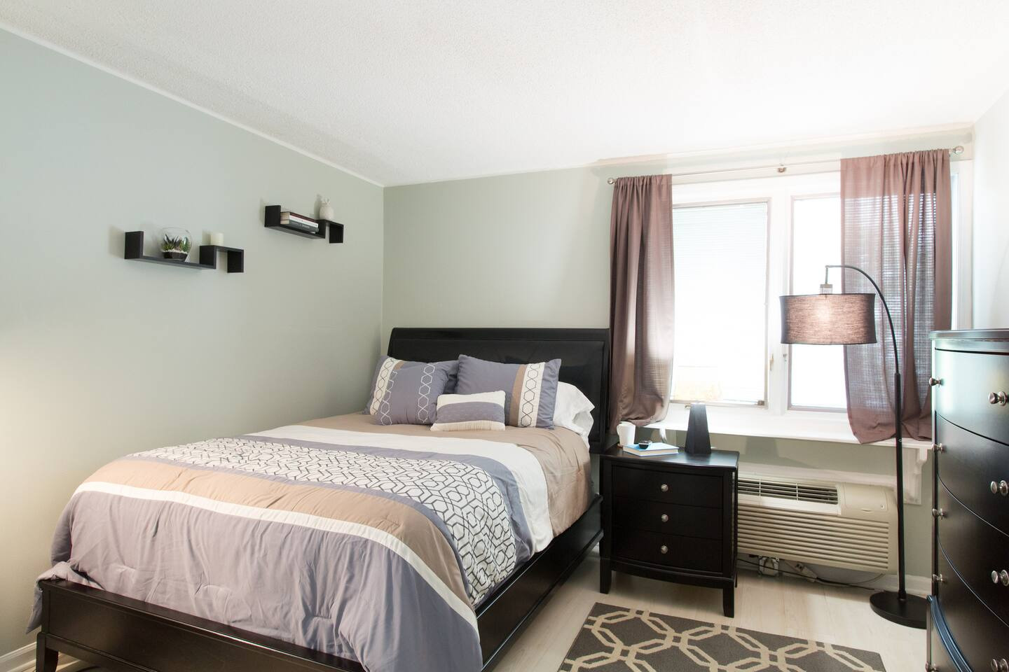 163 W Division Street 208