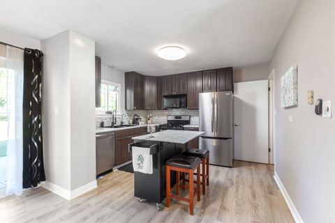 Tiny photo for 553 Stone Gate Circle, Schaumburg, IL 60193 (MLS # 12487979)
