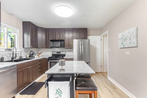 Tiny photo for 553 Stone Gate Circle, Schaumburg, IL 60193 (MLS # 12487979)