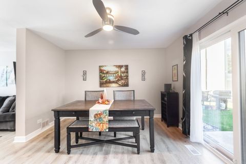 Tiny photo for 553 Stone Gate Circle, Schaumburg, IL 60193 (MLS # 12487979)