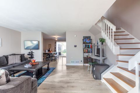 Tiny photo for 553 Stone Gate Circle, Schaumburg, IL 60193 (MLS # 12487979)