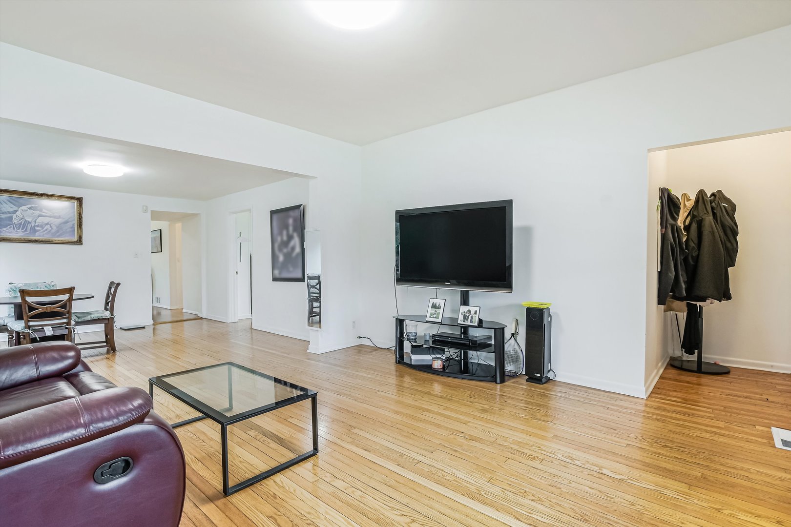 1123 W Touhy Avenue