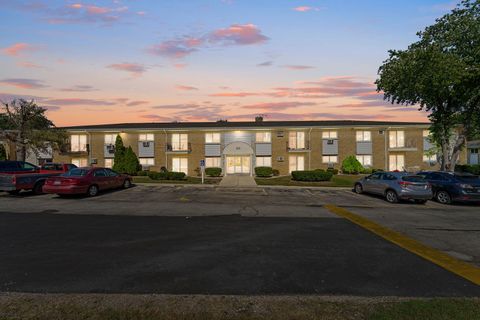 Photo of 550 Chase Drive #2, Clarendon Hills, IL 60514 (MLS # 12462625) Photo of 550 Chase Drive #2, Clarendon Hills, IL 60514 (MLS # 12462625)