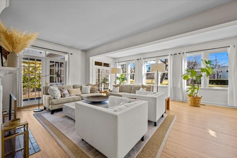 Tiny photo for 274 Vine Avenue, Lake Forest, IL 60045 (MLS # 12587858)