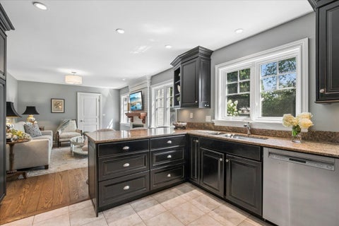 Tiny photo for 455 W Hawthorne Court, Lake Bluff, IL 60044 (MLS # 12750837)