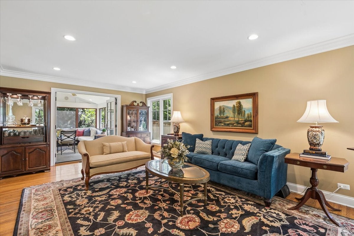 455 W Hawthorne Court