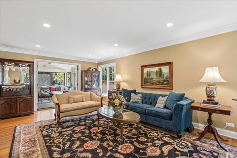 Tiny photo for 455 W Hawthorne Court, Lake Bluff, IL 60044 (MLS # 12750837)