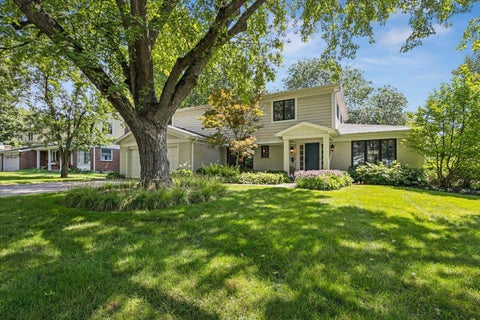 Photo of 455 W Hawthorne Court, Lake Bluff, IL 60044 (MLS # 12750837)