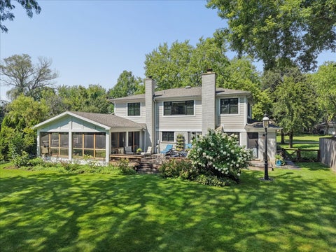 Tiny photo for 455 W Hawthorne Court, Lake Bluff, IL 60044 (MLS # 12750837)
