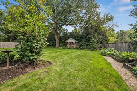 Tiny photo for 455 W Hawthorne Court, Lake Bluff, IL 60044 (MLS # 12750837)