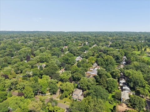 Tiny photo for 455 W Hawthorne Court, Lake Bluff, IL 60044 (MLS # 12750837)