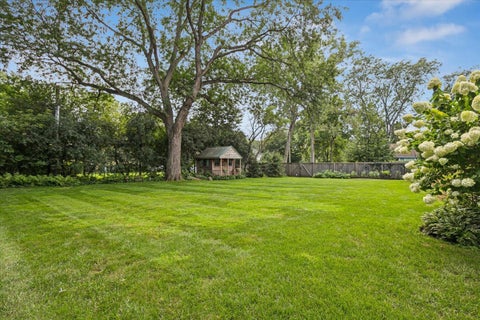 Tiny photo for 455 W Hawthorne Court, Lake Bluff, IL 60044 (MLS # 12750837)
