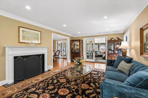 Tiny photo for 455 W Hawthorne Court, Lake Bluff, IL 60044 (MLS # 12750837)