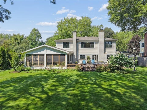 Tiny photo for 455 W Hawthorne Court, Lake Bluff, IL 60044 (MLS # 12750837)