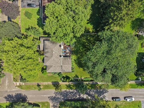 Tiny photo for 455 W Hawthorne Court, Lake Bluff, IL 60044 (MLS # 12750837)