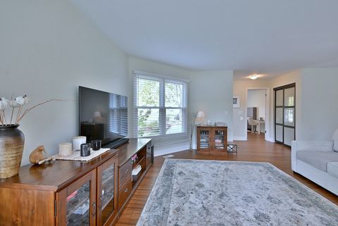 Tiny photo for 259 Willow Parkway, Buffalo Grove, IL 60089 (MLS # 12498620)