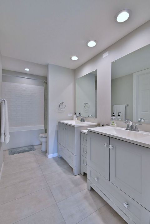 Tiny photo for 259 Willow Parkway, Buffalo Grove, IL 60089 (MLS # 12498620)