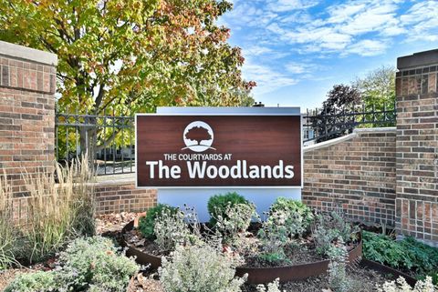 Photo of 259 Willow Parkway, Buffalo Grove, IL 60089 (MLS # 12498620)