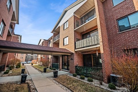 Tiny photo for 8426 W Catalpa Avenue #303, Chicago, IL 60656 (MLS # 12543286)