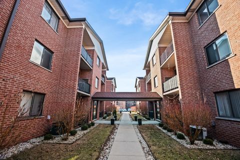 Photo of 8426 W Catalpa Avenue #303, Chicago, IL 60656 (MLS # 12543286)