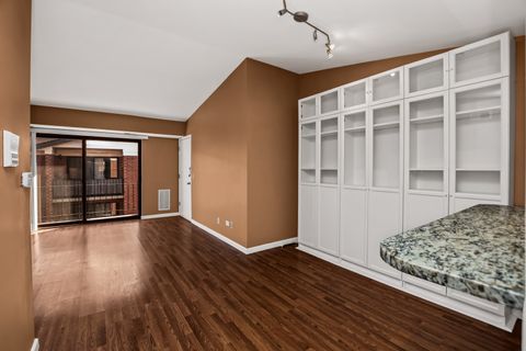 Tiny photo for 8426 W Catalpa Avenue #303, Chicago, IL 60656 (MLS # 12543286)