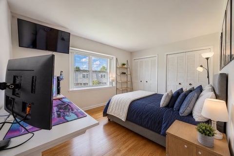 Tiny photo for 660 Versailles Circle #E, Elk Grove Village, IL 60007 (MLS # 12689115)