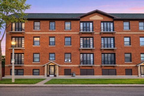 Tiny photo for 106 S SCOVILLE Avenue #2B, Oak Park, IL 60302 (MLS # 12574238)
