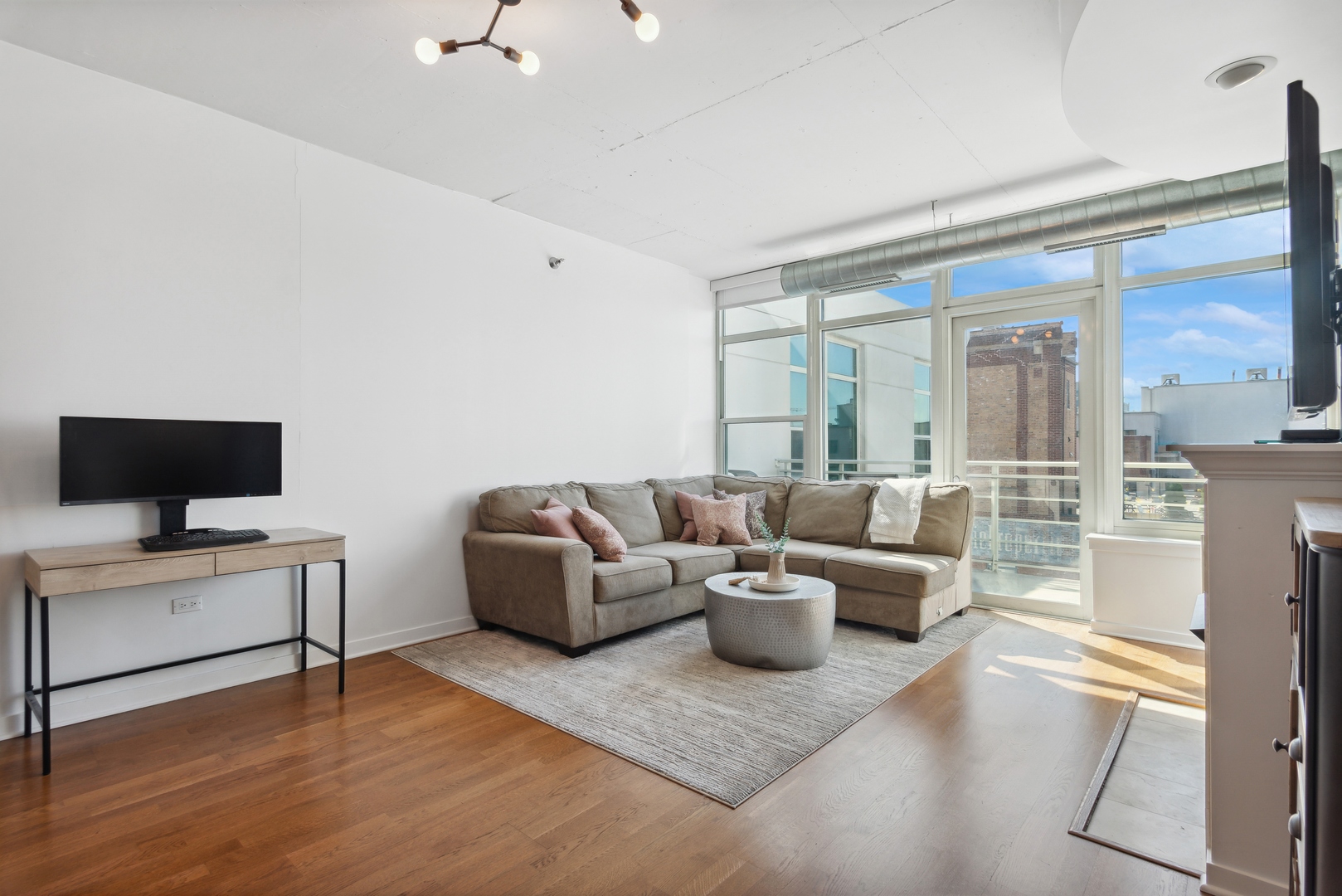 909 W Washington Boulevard 1001